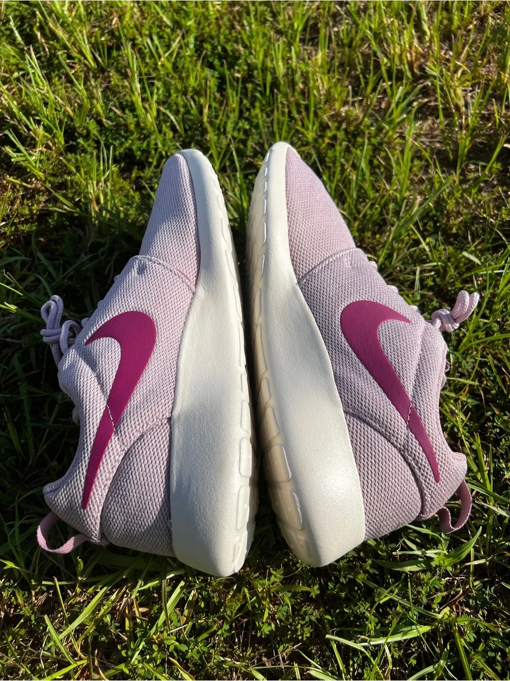 NEW Nike size 8.5 Womens Roshe One Plum Pink shoes
